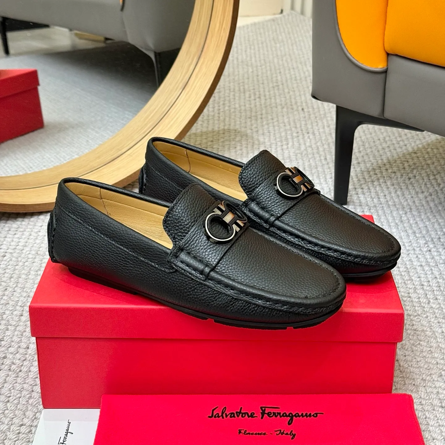 Men's men's shoes 💰420 (Yangli) Ferragamo 〰Ferragamo 2⃣️0⃣️2⃣️5️⃣ New series 👊🏻 Upper 🇮🇹 Italian imported calfskin, original outsole molding. Water-dyed sheepskin lining. The identity of every successful man is set off, and the upper and lower shoes are elegant and stable🚶🏻🚶🏻The high-end custom counter original replica is an eternal classic🔍️Number of codes: 38-46 with counter packaging